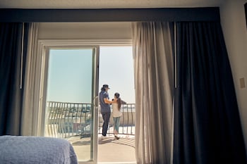 Suite, 1 King Bed, Non Smoking, City View