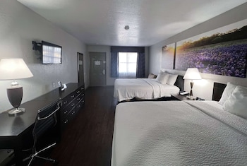 Deluxe Room, 2 Queen Beds, Non Smoking, Refrigerator & Microwave