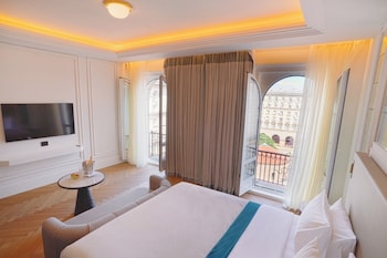 Deluxe Suite