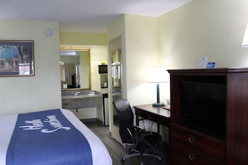 Standard Room, 1 King Bed, Smoking
