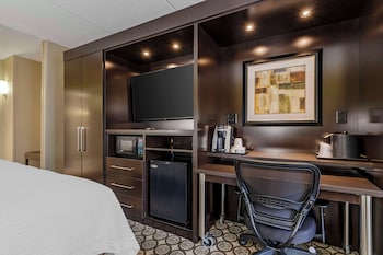 Standard Room, 1 King Bed, Accessible, Refrigerator & Microwave