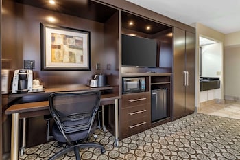 Standard Room, 1 Queen Bed, Refrigerator & Microwave