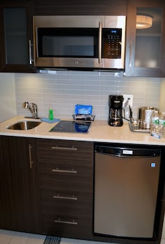 Suite, 2 Queen Beds, Kitchen