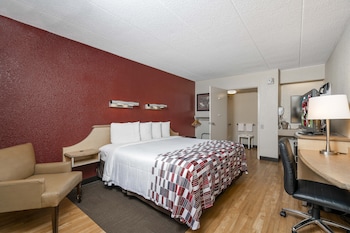 Standard Room, 1 King Bed, Accessible (Smoke Free)
