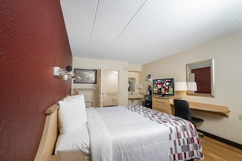 Standard Room, 1 King Bed, Accessible (Smoke Free)