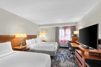 Room, 2 Queen Beds, Hearing Accessible (Accessible Bathtub)