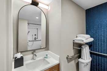 Room, 1 Queen Bed, Hearing Accessible (Roll-in Shower)