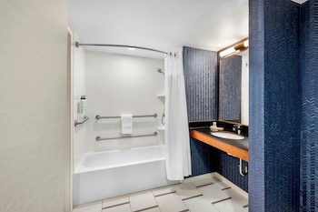 Room, 2 Queen Beds, Hearing Accessible (Accessible Bathtub)