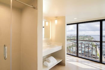 Junior Suite, 2 Queen Beds, Bay View