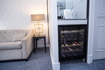 Suite, 1 King Bed (Astor, Four-Poster Bed)