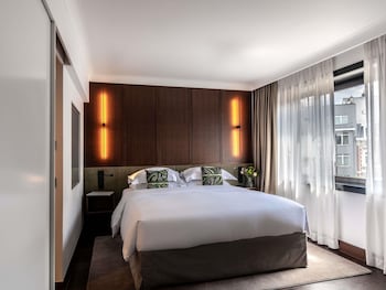 Suite, 1 King Bed, Garden View (Botanic)