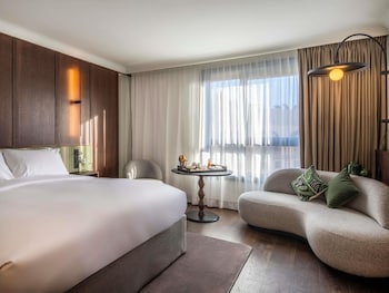 Deluxe Room, 1 King Bed, Garden View