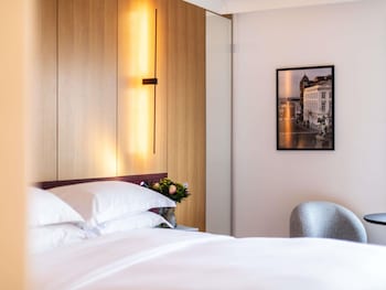 Superior Room, 1 King Bed, City View