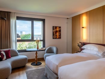 Superior Room, 2 Twin Beds, City View
