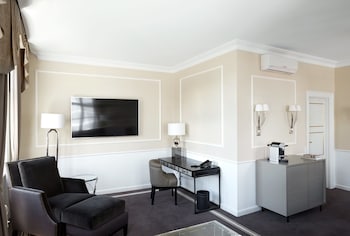 Suite with Lounge access