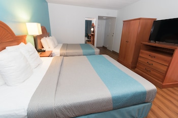 Deluxe Room, 2 Queen Beds, Smoking, Refrigerator