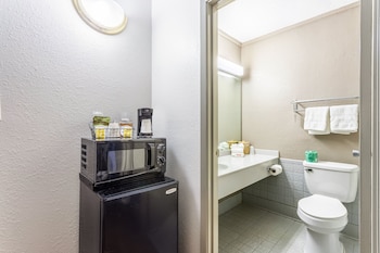 Deluxe Room, 1 King Bed, Non Smoking