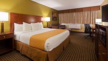 Standard Room, 1 King Bed, Non Smoking, Refrigerator & Microwave