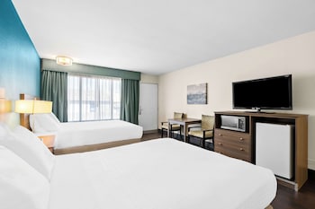 Standard Room, 2 Queen Beds, Non Smoking, Refrigerator & Microwave (Pet Friendly)