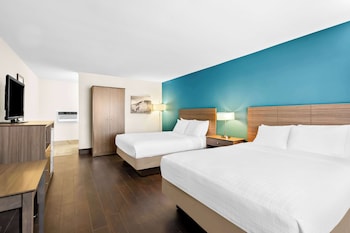 Standard Room, 2 Queen Beds, Non Smoking, Refrigerator & Microwave (Pet Friendly)
