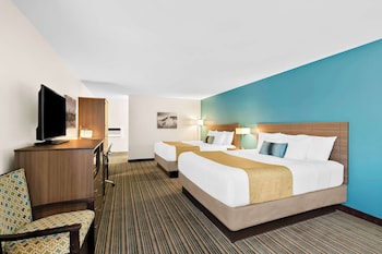 Standard Room, Multiple Beds, Non Smoking, Refrigerator & Microwave (Larger Room)
