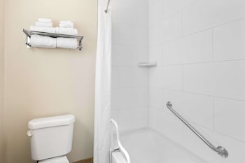 Standard Room, 2 Queen Beds, Non Smoking, Refrigerator & Microwave (Pet Friendly)