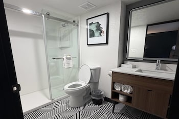 Room, 1 King Bed, Non Smoking (Modern)