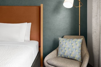 Standard Room, 2 Queen Beds, Pool View