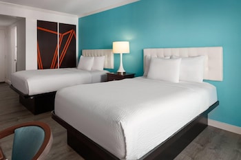 Room, 2 Double Beds, Non Smoking, Partial Ocean View
