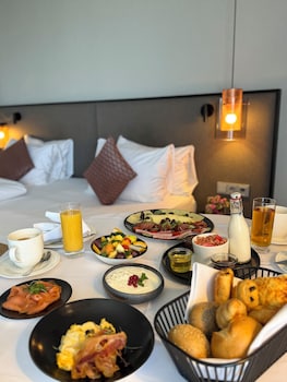 Standard Room, 1 Queen Bed