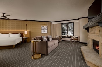 Junior Suite, 1 King Bed (Park, Fireplace)