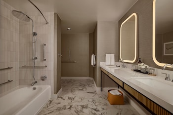 Room, 1 King Bed, Accessible Bathtub