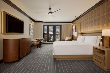Room, 1 King Bed (Village Slope)