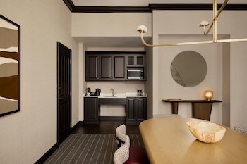 Suite (Meridian)