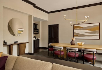 Suite (Mount Powell)