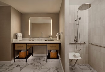 Room, 2 Queen Beds, Accessible (Shower)