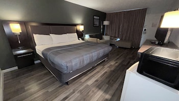 Suite, 1 King Bed with Sofa bed, Non Smoking
