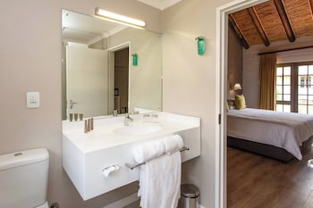 Room, 1 King Bed, Garden View