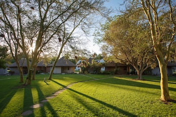 Room, 2 Twin Beds, Garden View