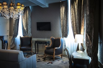Family Room, 1 King Bed, Non Smoking (with Sofabed)