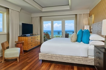 Club Single Room, 1 King Bed with Sofa bed, Club Lounge Access