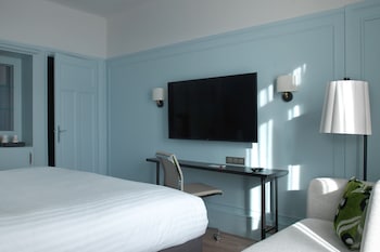 Deluxe Room, 1 King Bed