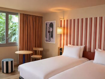 Classic Room with patio view - Twin beds