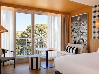 Privilege, Room, 1 King Bed with Sofa bed, Garden View