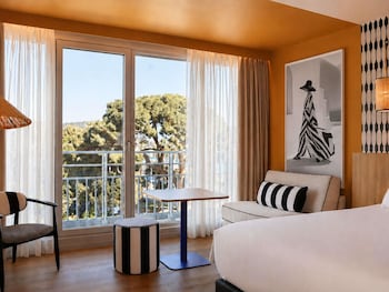 Privilege, Room, 1 King Bed with Sofa bed, Garden View