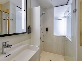 Standard Room, 1 Queen Bed