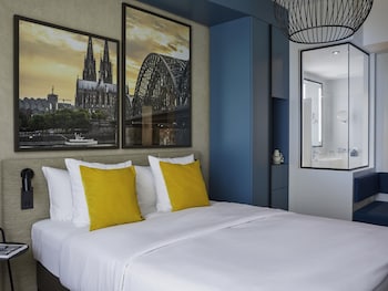 Standard Room, 1 Queen Bed