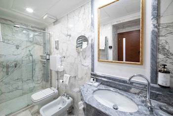 COMPACT ROOM