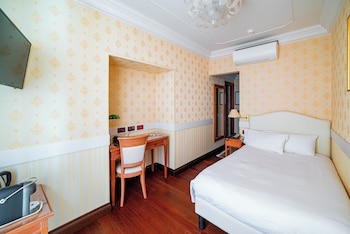 COMPACT ROOM
