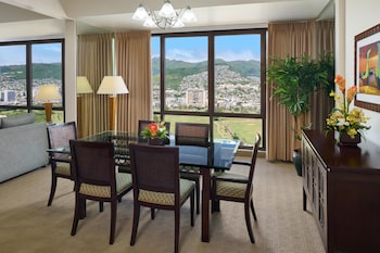 Penthouse, 2 Bedrooms, 2 Bathrooms, Mountain View